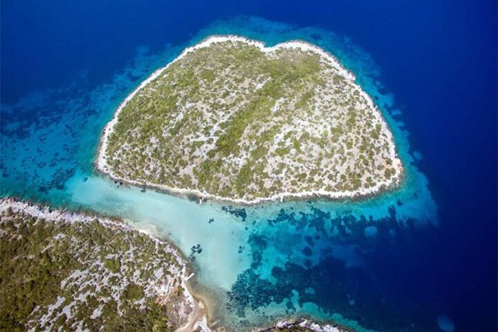Samos East Coast by Boat with BBQ