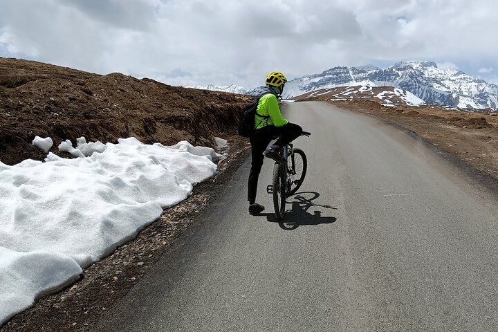 Downhill Mountain Biking Adventure at Komic