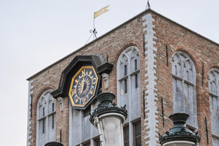 Guided Walking Tour of Bruges with Canal Cruise and Tastings