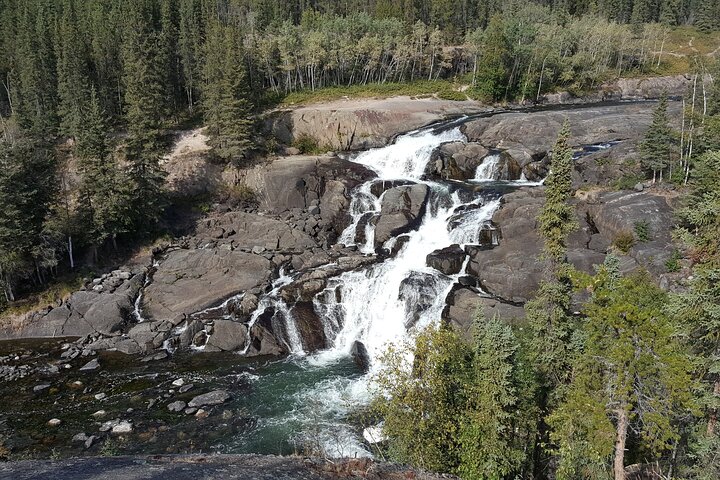 Yellowknife: Cameron Falls Hike + Shore Lunch 5hrs