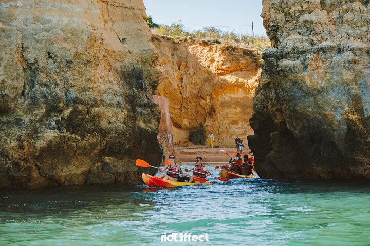 Kayak tour in Lagos to visit the caves with snorkeling.