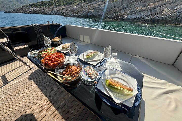 Bodrum Private Motor-Yacht Tour With Lunch For 6 Hours