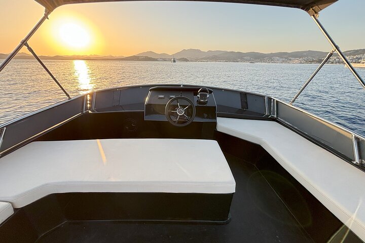 Bodrum Private Motor-Yacht Tour With Lunch For 6 Hours