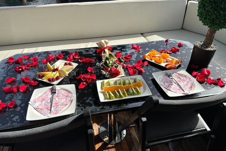 Bodrum Private Motor-Yacht Tour With Lunch For 6 Hours