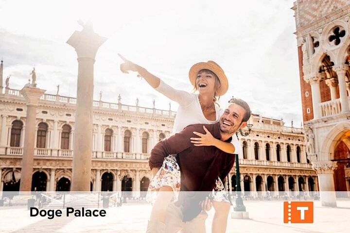 Venice Explorer Pass: Gondolas, Museums & Island Tours