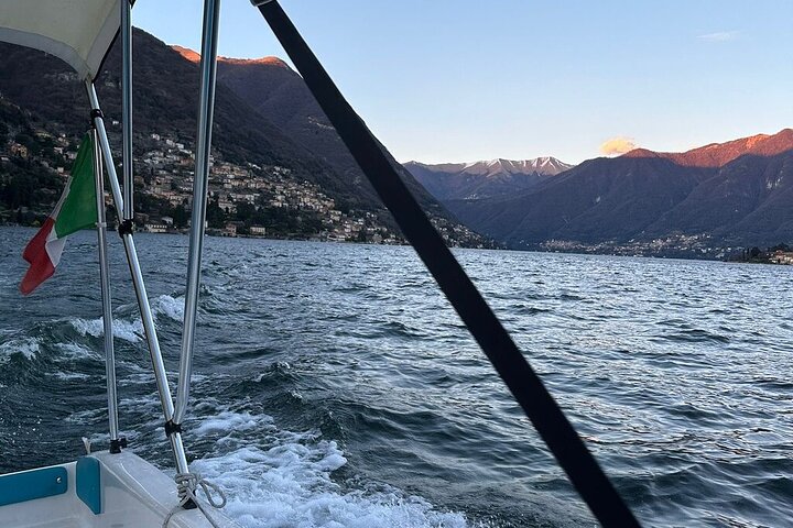 Self Drive Boat Rental License Free in Lake Como