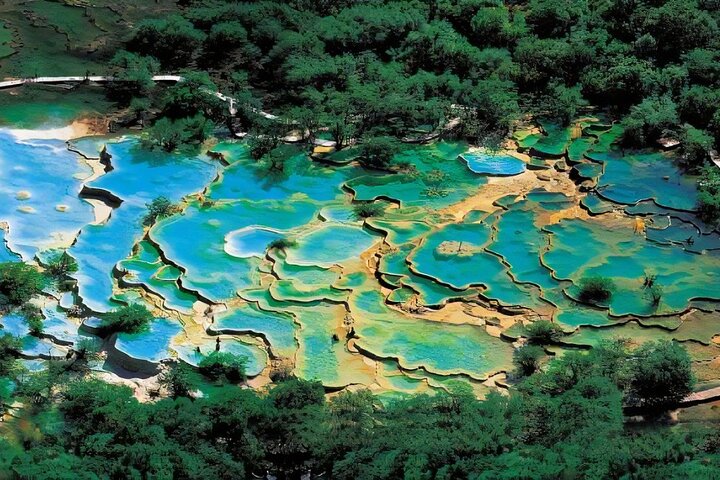 Private 2-Day Jiuzhaigou & Huanglong Tour by Train from Chengdu