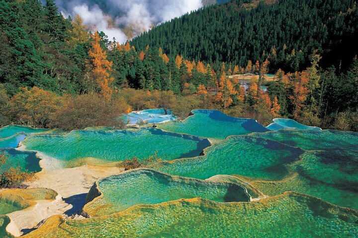 Private 2-Day Jiuzhaigou & Huanglong Tour by Train from Chengdu