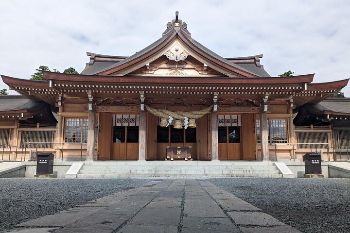 Private guided tour: Mt. Aso volcano, grasslands, Aso Shrine