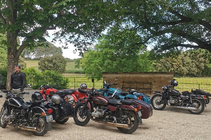 From Aix-en-Provence: 2-Hour Wine & Scenery Sidecar Tour