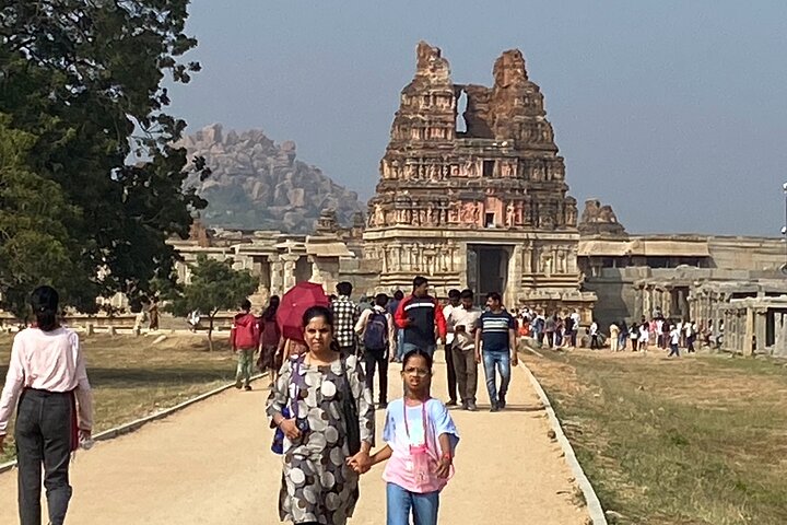 Hire a Licensed Guide for Fullday Hampi visit with own transport