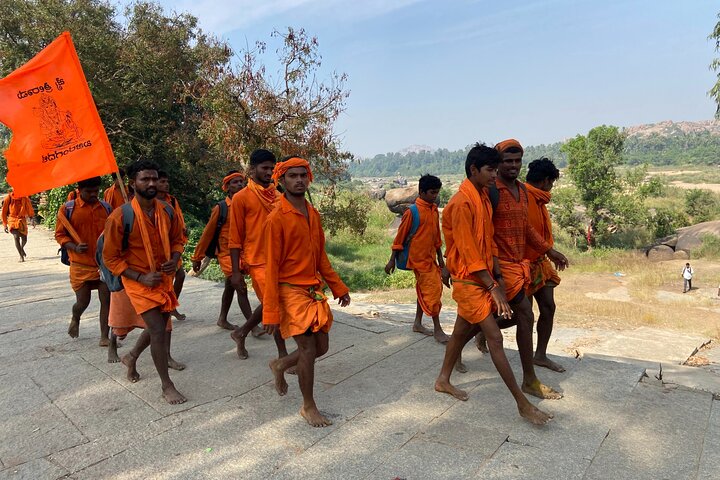 Hire a Licensed Guide for Fullday Hampi visit with own transport
