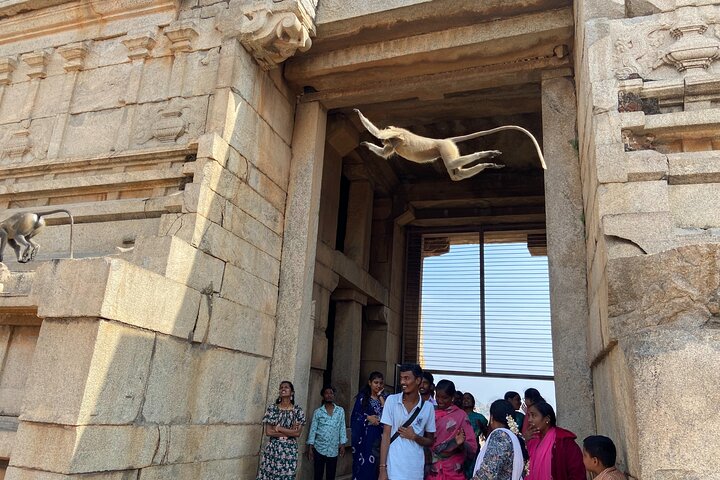 Hire a Licensed Guide for Fullday Hampi visit with own transport