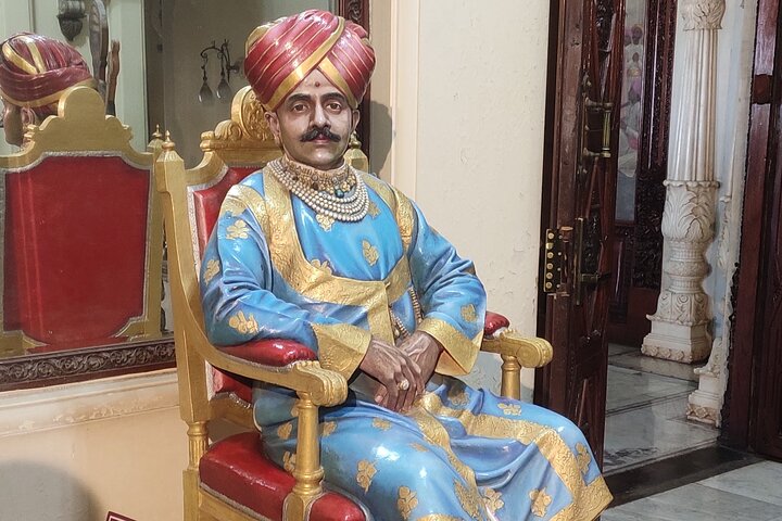 Mysore Palace + Jaganmohana Art Gallery + Devaraja Market = Mysore Heritage Walk