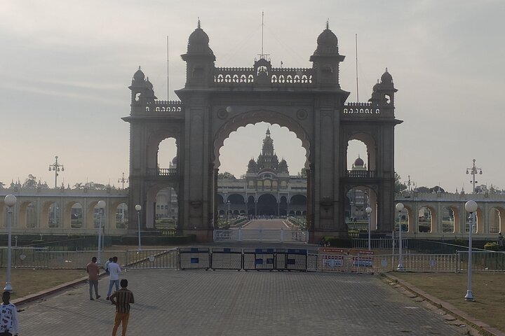 Mysore Palace + Jaganmohana Art Gallery + Devaraja Market = Mysore Heritage Walk