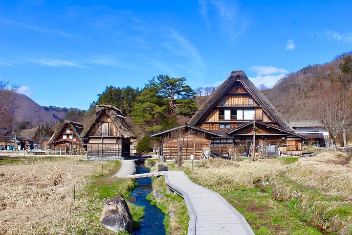 World Heritage Shirakawa-go Perfect Guided Tour from Kanazawa