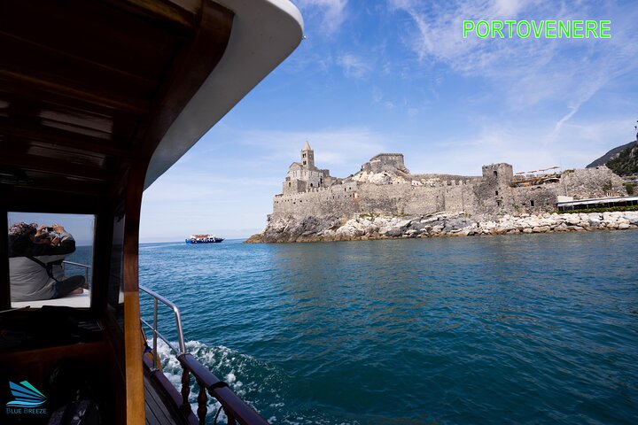 8 Hours Cinque Terre with Lunch on Boat in Spezia