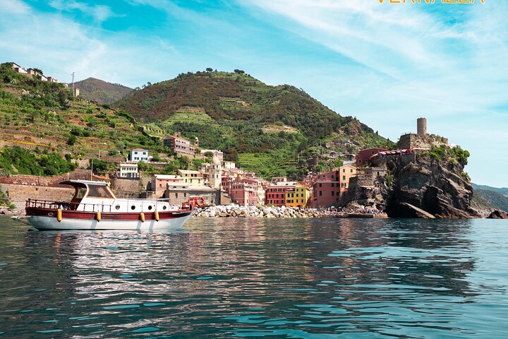 La Spezia: Cinque Terre Tour with Lunch on Board 8 hours