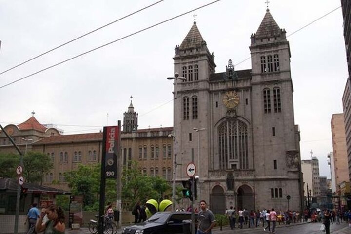 São Paulo Highlights Walking Tour with a Guide