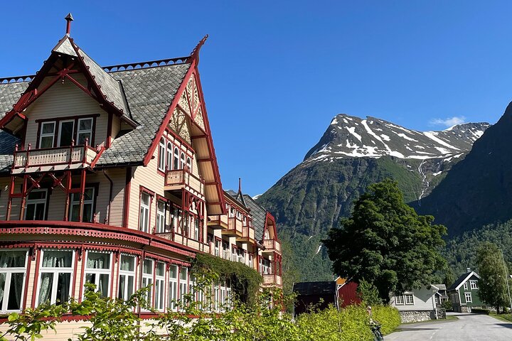 All About the Fjords in One Tour by Boat and Bus from Ålesund