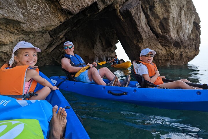 Sesimbra : Guided Kayak Tour in Arrábida Natural Park & Caves