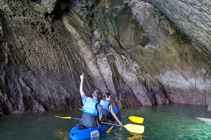 Sesimbra : Guided Kayak Tour in Arrábida Natural Park & Caves