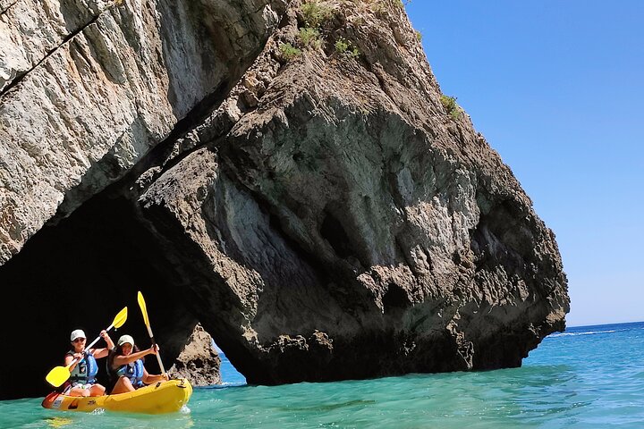 Sesimbra : Guided Kayak Tour in Arrábida Natural Park & Caves