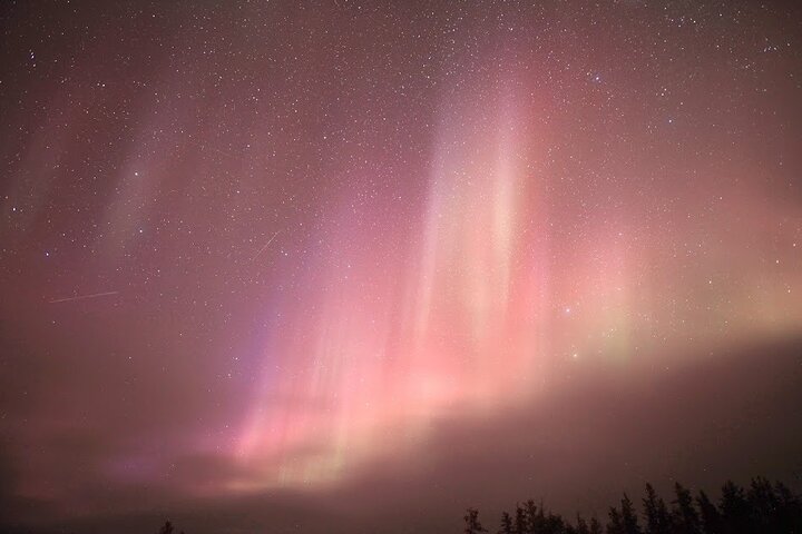 Yellowknife: Aurora Chasing + Aurora Lodge