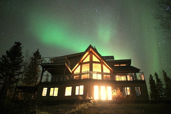Yellowknife: Aurora Chasing + Aurora Lodge