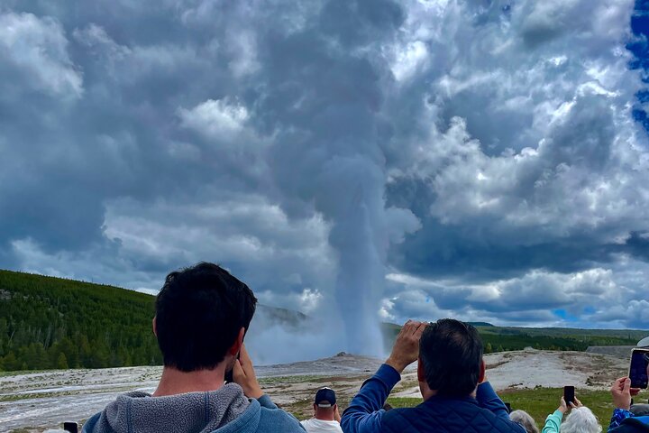 Half Day Yellowstone “Hot Spots” Deals From West Yellowstone