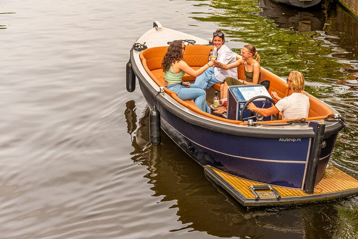 Private Electric Boat Rental in Haarlem (No License Required)