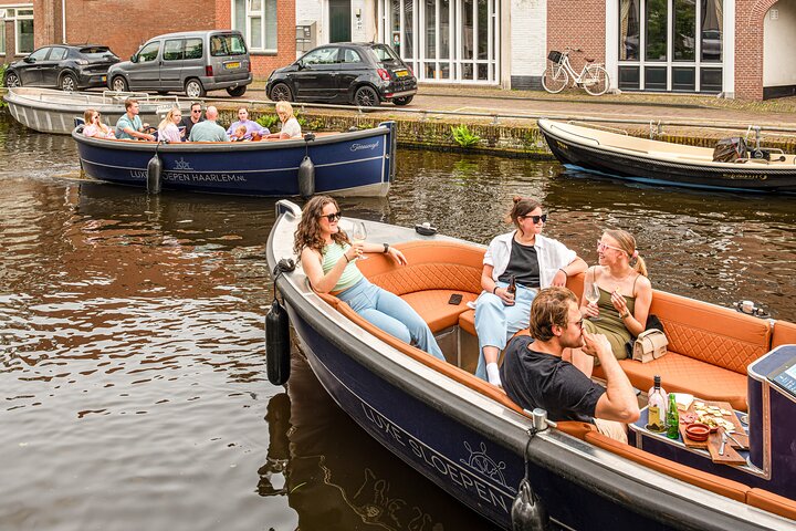 Private Electric Boat Rental in Haarlem (No License Required)