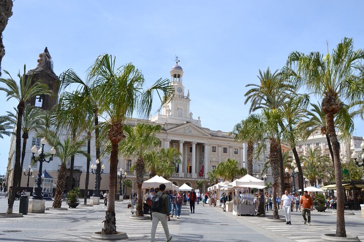 Walking Tour through Cádiz: Stories from the hand of a local guide