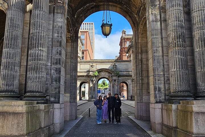 Edinburgh: Privately Guided Day Tour of Glasgow in Luxury Minivan