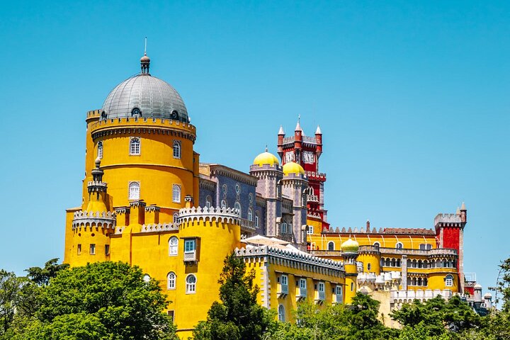 Private Sintra Tour Palaces and Coast by Vintage Car or Jeep