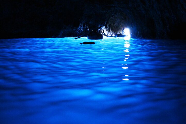 Private tour in a typical Capri boat