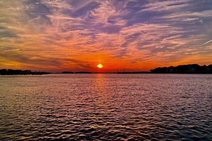Private Charleston Sunset & Dolphin Cruise