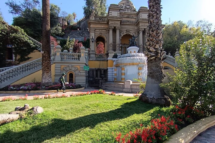 Santiago: Half-Day Sightseeing City Tour with Chauffeur and Guide