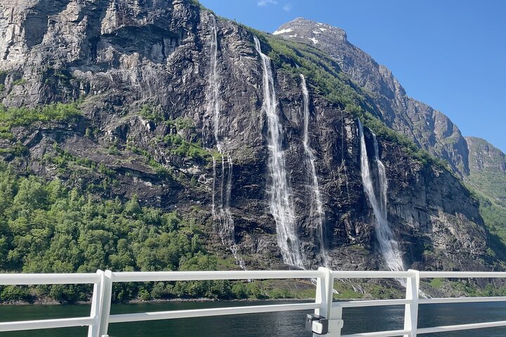 Ålesund - Geiranger - Ålesund Sightseeing Roundtrip