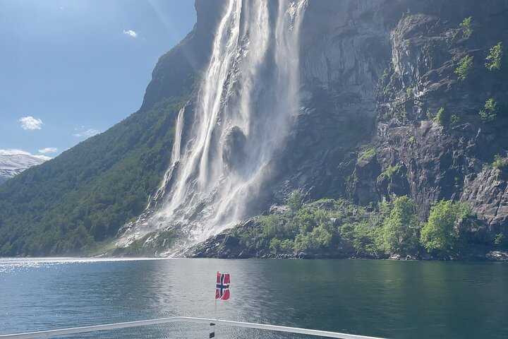 Ålesund - Geiranger - Ålesund Sightseeing Roundtrip