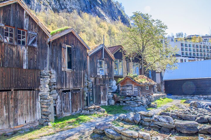 Ålesund - Geiranger - Ålesund Sightseeing Roundtrip