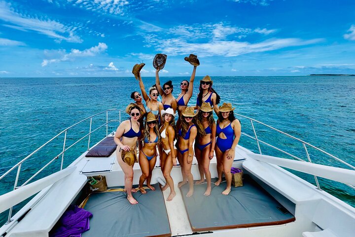 #1 Live DJ Hip Hop adult only Party Boat Unlimited drink sand-bar