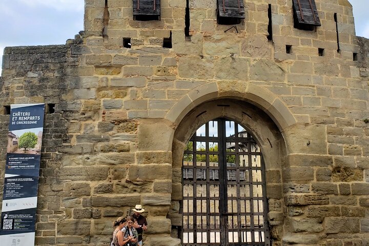 Carcassonne 's Medieval Walls: A Self-Guided Audio Tour
