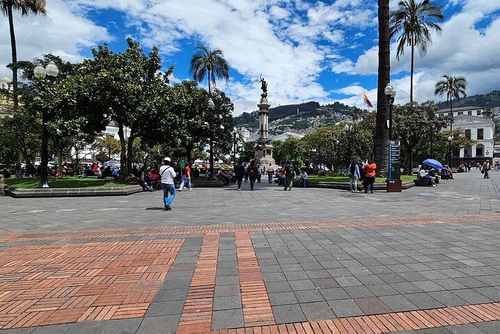 Quito City Tour: Old Town, Panecillo & Local Cuisine