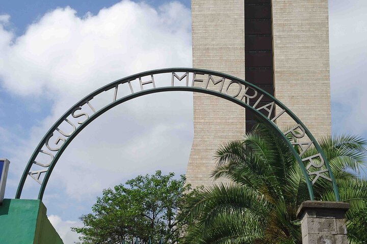 Private Nairobi City Tour with Lunch at Carnivore
