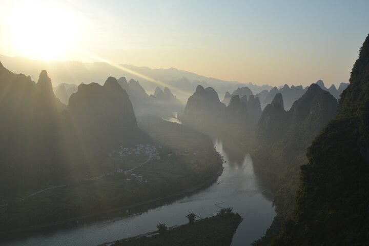 Guilin Highlights Tour Li River to Yangshuo and Xianggong Hill