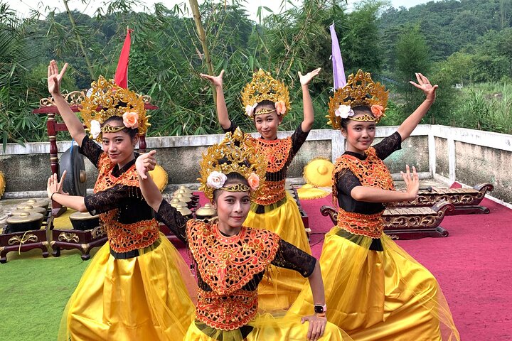 Jakarta Bogor Tour Traditional Performance and Explore Nature