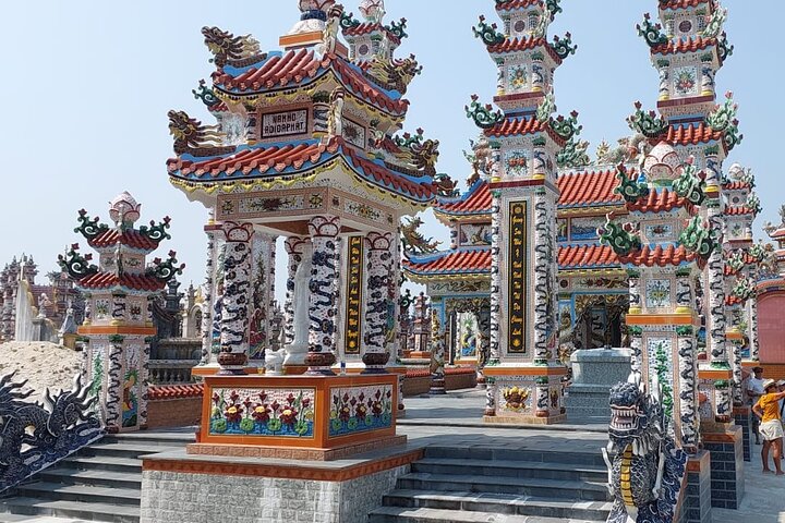 Scenic trip from Hue to Hoi An via Hai Van pass by car