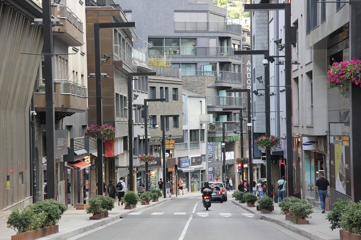 PRIVATE Tour Andorra la Vella: old town and commercial hub