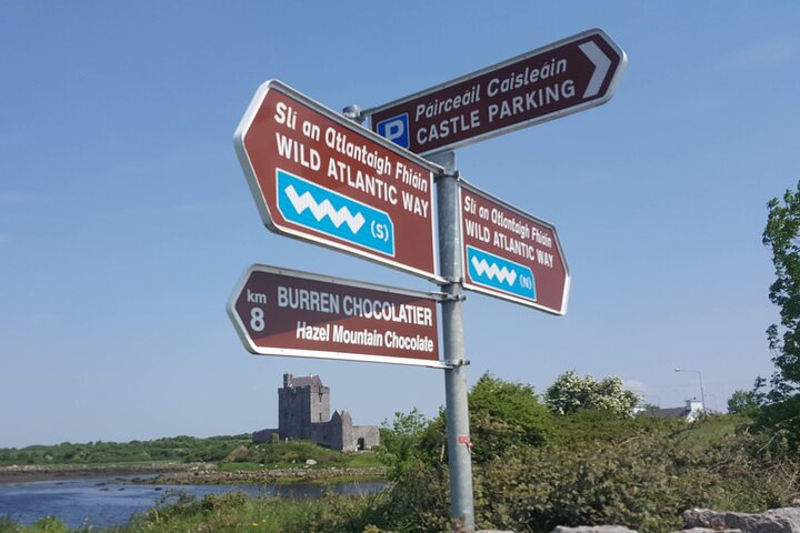 Private Tour: Stunning Cliffs of Moher and the Burren from Cork
